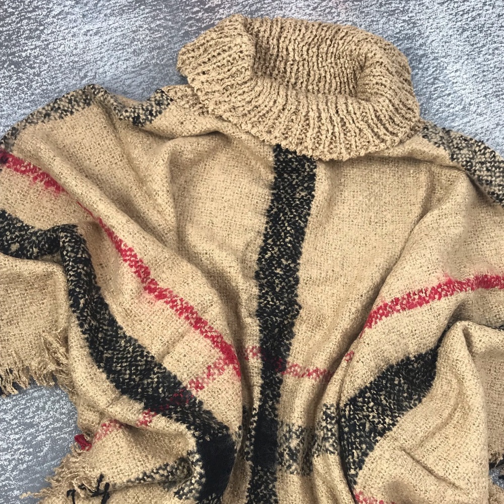 🔺SALE🔺SOFT Plaid Fringe Hem Poncho Wrap - Picture 2 of 6